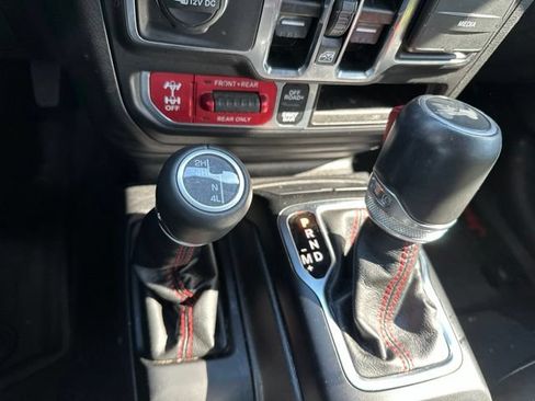 Used 2023 Jeep Wrangler Unlimited Rubicon w/ LED Lighting Group AWD/4WD image 33