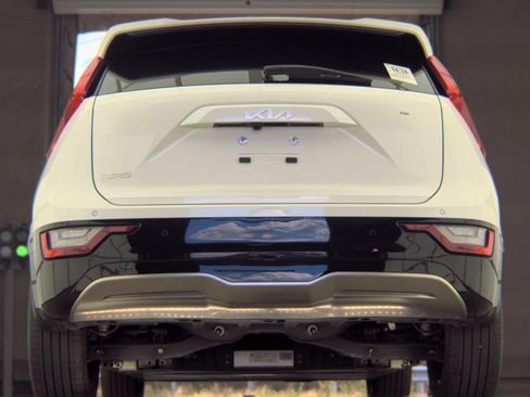 Used 2023 Kia Niro Wave w/ Wave Preserve Package FWD image 7