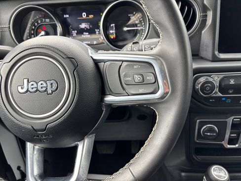 Used 2023 Jeep Wrangler Unlimited Sahara AWD/4WD image 19