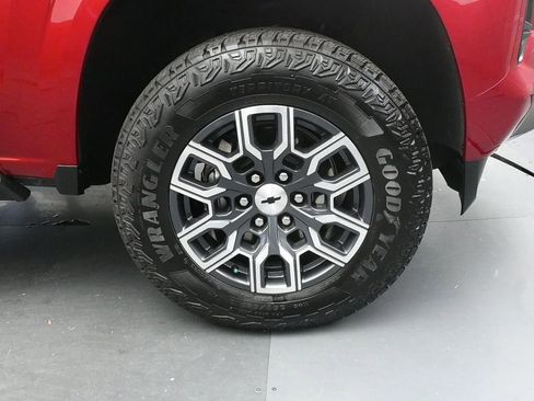 Used 2024 Chevrolet Colorado Z71 w/ Z71 Convenience Package 2 image 26