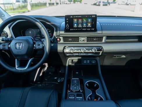 New 2025 Honda Pilot Touring image 14