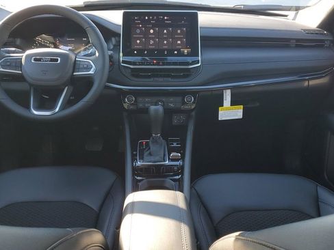 New 2026 Jeep Compass Latitude image 11