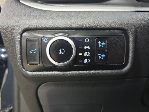 Used 2023 Ford Explorer XLT w/ Equipment Group 202A AWD/4WD image 28