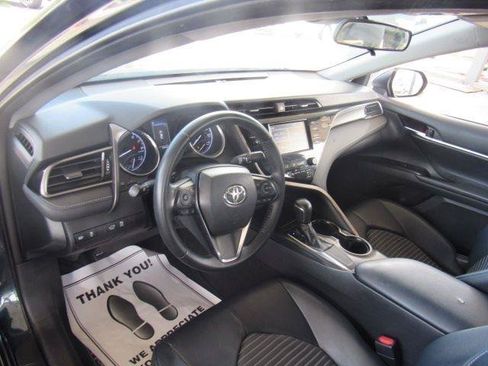 Used 2019 Toyota Camry SE FWD image 9
