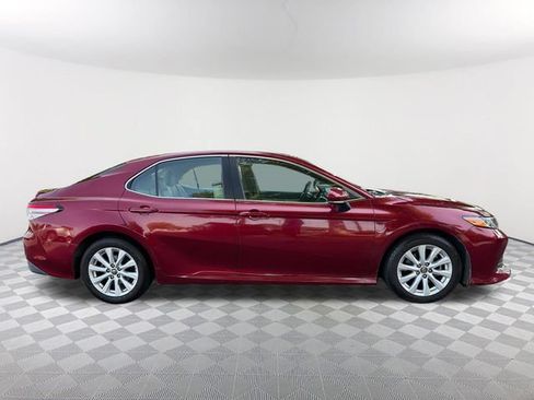 Used 2018 Toyota Camry LE w/ Convenience Package FWD image 4