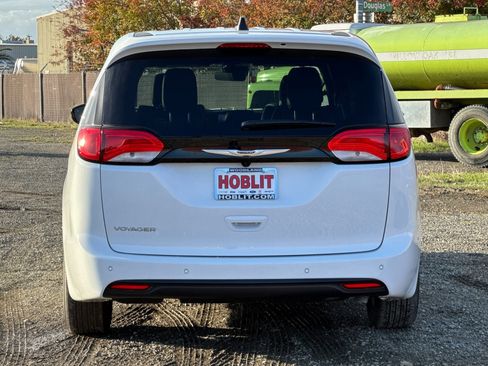 New 2026 Chrysler Voyager LX image 4