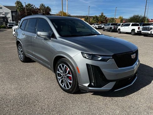 Used 2024 Cadillac XT6 Sport w/ Technology Package image 3