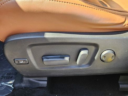 Used 2017 Toyota Highlander Limited w/ Carpet Mat Package image 11