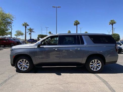 Used 2022 Chevrolet Suburban Premier w/ Premium Package image 4