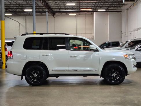 Used 2019 Toyota Land Cruiser AWD/4WD image 11