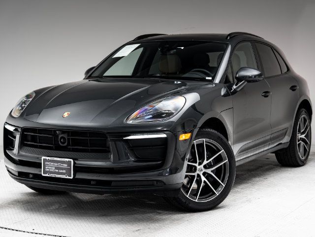 Certified 2026 Porsche Macan AWD/4WD image 1