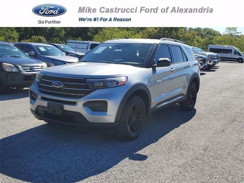 Used 2022 Ford Explorer XLT image 1