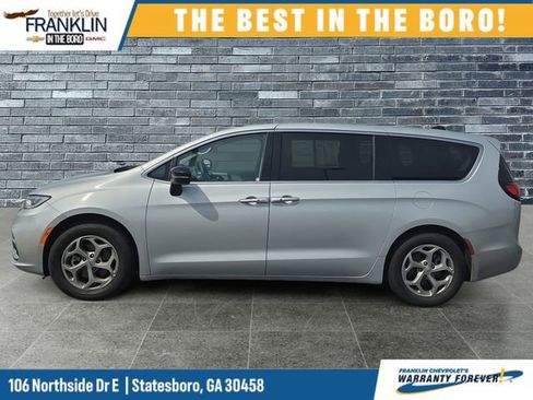 Used 2024 Chrysler Pacifica Limited image 2