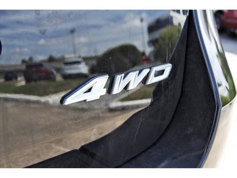 Used 2024 Ford Explorer XLT w/ Equipment Group 202A AWD/4WD image 6