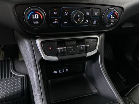 Used 2024 GMC Terrain SLT AWD/4WD image 16