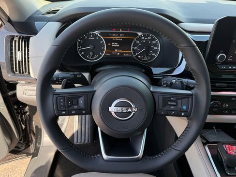 New 2025 Nissan Pathfinder SV image 13