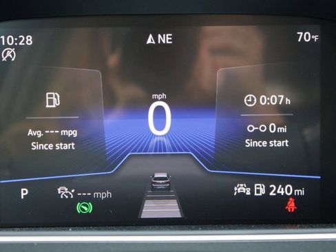 Used 2024 Volkswagen Tiguan SE image 12