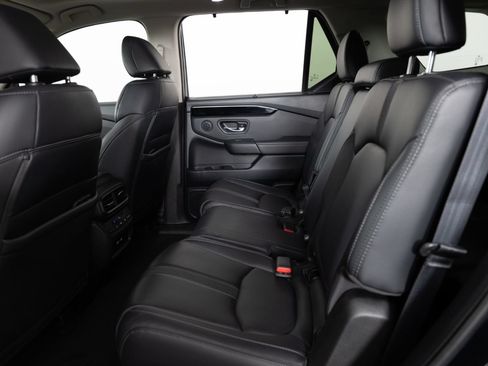 Used 2023 Honda Pilot Touring image 18