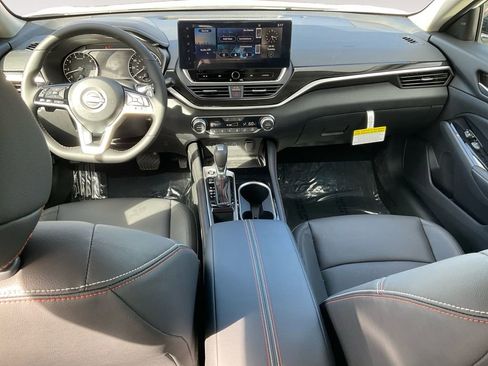 New 2025 Nissan Altima 2.5 SR w/ SR Premium Package image 32