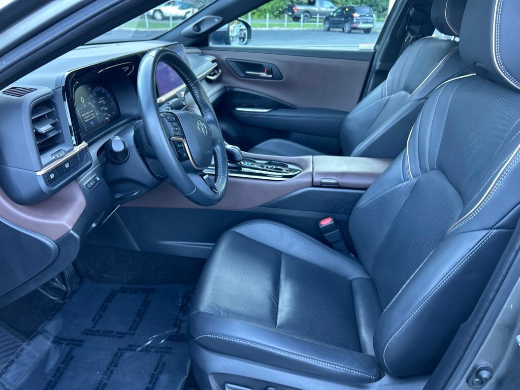 Certified 2024 Toyota Crown AWD/4WD image 9