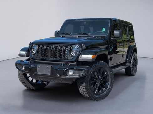 Used 2025 Jeep Wrangler Unlimited Sahara AWD/4WD image 2
