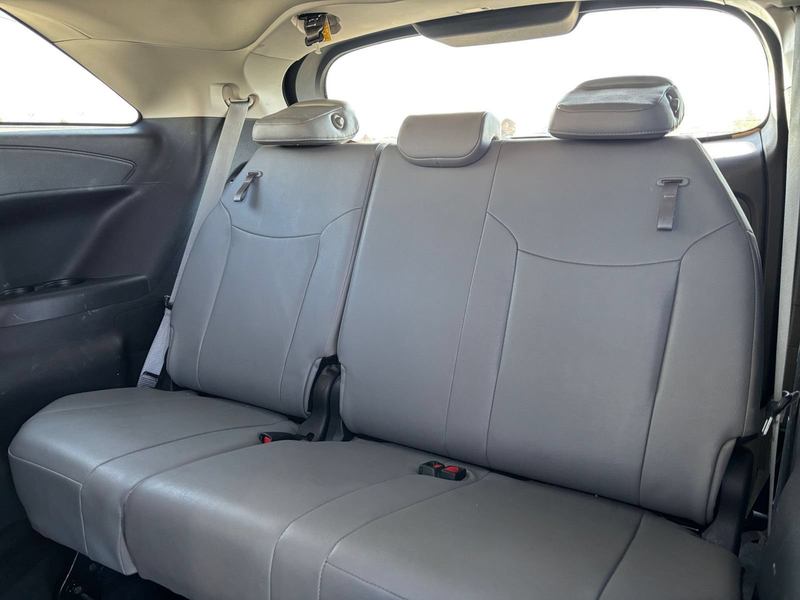 Used 2025 Toyota Sienna XLE FWD image 30