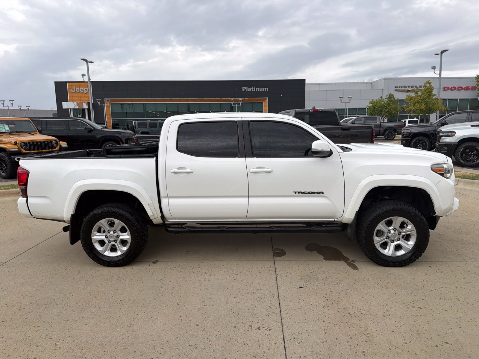 Used 2018 Toyota Tacoma TRD Sport w/ Technology Package AWD/4WD image 6