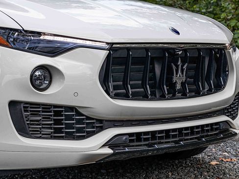 Used 2021 Maserati Levante image 28