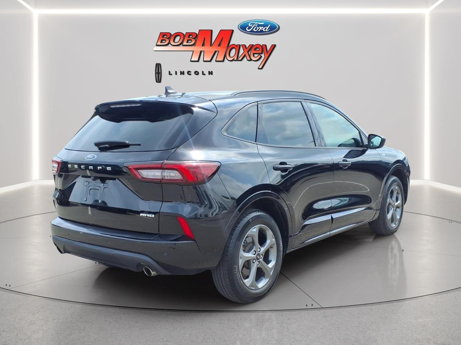 Used 2024 Ford Escape ST-Line w/ Tech Pack #1 AWD/4WD image 4