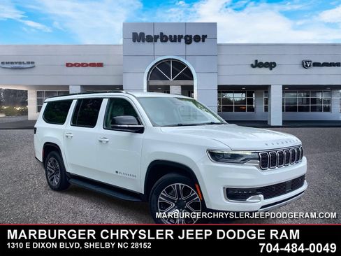 Used 2024 Jeep Wagoneer L Series II w/ Flexible Seating Group AWD/4WD image 1