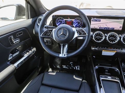 New 2024 Mercedes-Benz EQB 300 4MATIC image 16