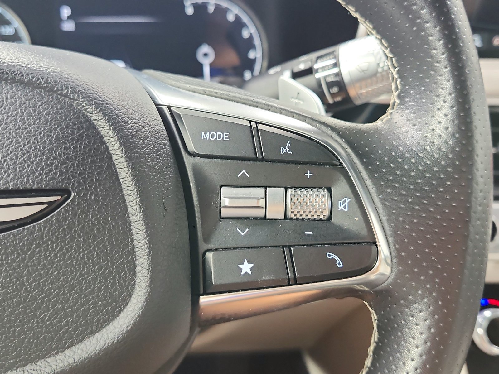 Used 2025 Genesis G70 2.5T RWD image 18
