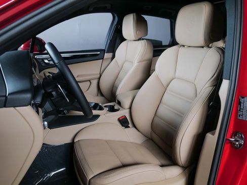 New 2026 Porsche Macan Base image 5