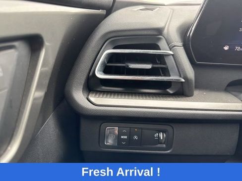 Used 2024 Chevrolet Traverse LS FWD image 9