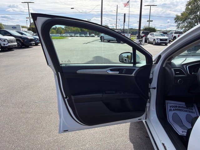 Used 2020 Ford Fusion SE AWD/4WD image 12