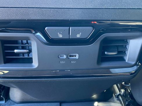 Used 2025 GMC Sierra 2500 AT4X w/ AT4X AEV Edition AWD/4WD image 15