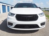 New 2024 Chrysler Pacifica Limited w/ Uconnect Theater Family Group image 3