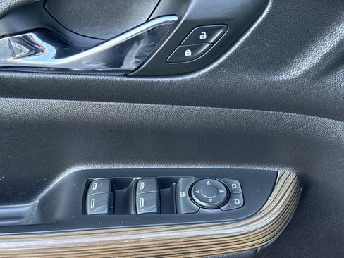 Used 2023 GMC Acadia SLE w/ Driver Convenience Package image 19