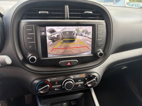 Used 2025 Kia Soul LX w/ LX Technology Package FWD image 22