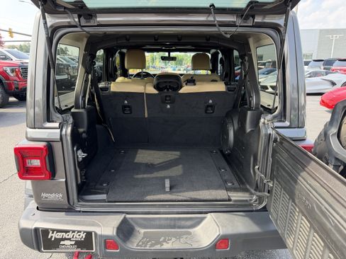 Used 2019 Jeep Wrangler Unlimited Rubicon w/ Dual Top Group AWD/4WD image 32