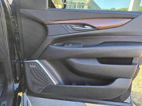 Used 2019 Cadillac Escalade Luxury image 12