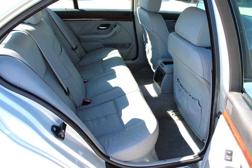 Used 2000 BMW 540i Sedan RWD image 19