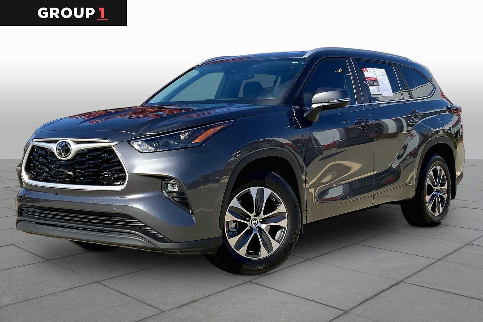 Used 2024 Toyota Highlander XLE AWD/4WD image 1
