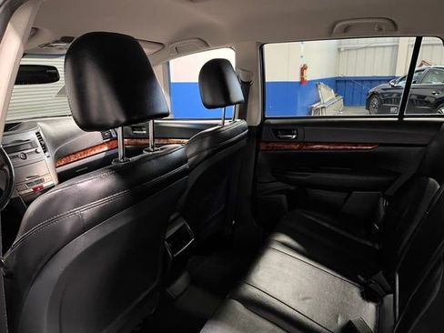 Used 2011 Subaru Outback 2.5i Limited image 17