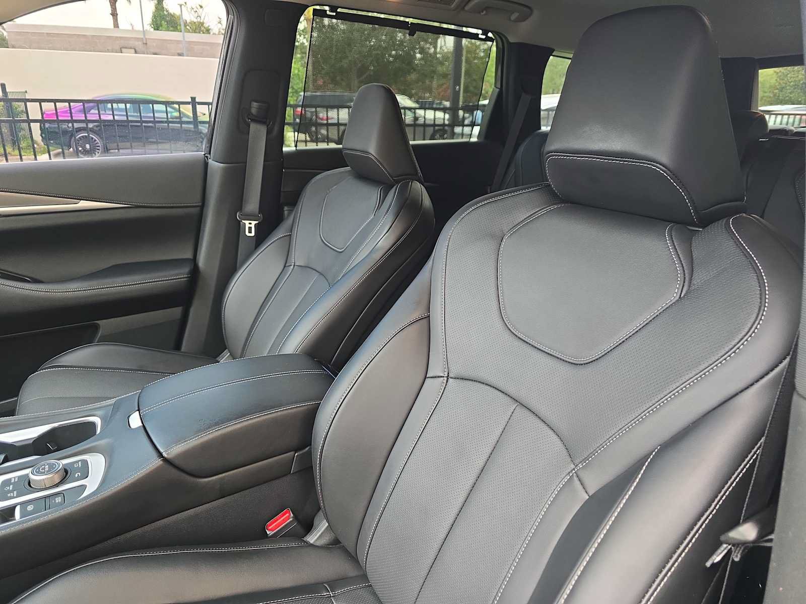 Used 2025 INFINITI QX60 Luxe FWD image 17