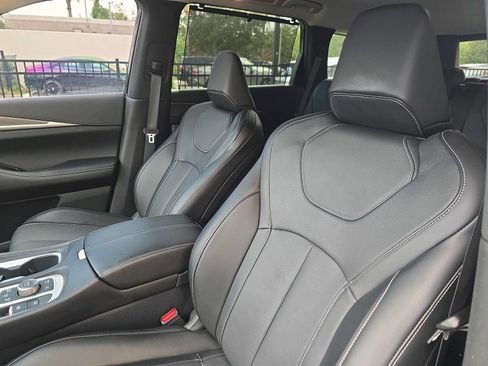 Used 2025 INFINITI QX60 Luxe FWD image 17