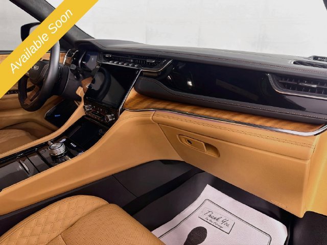 Used 2024 Jeep Grand Cherokee Summit AWD/4WD image 32