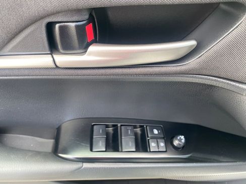 Used 2025 Toyota Camry LE image 12