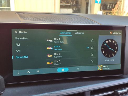 New 2026 Hyundai Santa Fe SE image 4