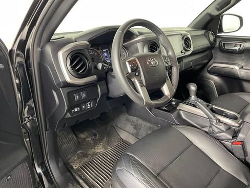 Used 2021 Toyota Tacoma Limited AWD/4WD image 3